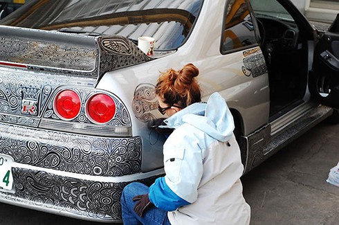 Ngỡ ngàng vẻ đẹp độc đáo từ những vết trầy xước của chiếc xe Nissan - ảnh 1