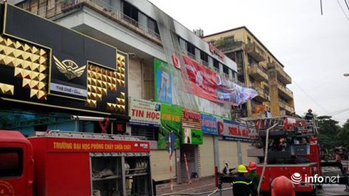 Cháy quán karaoke đường Nguyễn Quý Đức - ảnh 1