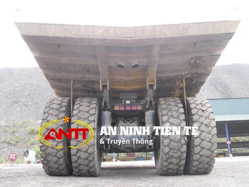 Siêu xe trăm tấn, hàng khủng của đất mỏ - ảnh 1