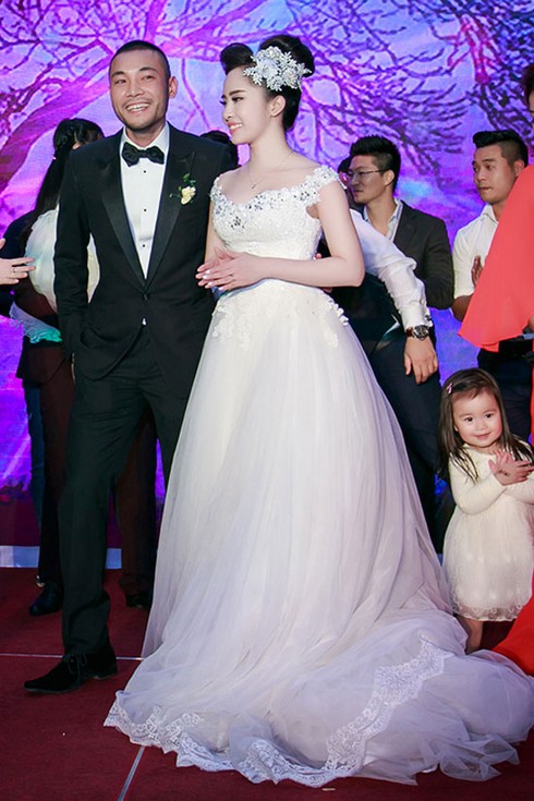 Cận cảnh những váy cưới lộng lẫy của Sao Việt trong năm 2014 - ảnh 9