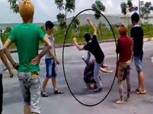 Vô cớ đánh người lại còn cướp tài sản - ảnh 1