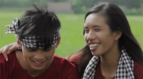 Chuyện tình cổ tích của cô gái mù hát rong - ảnh 2