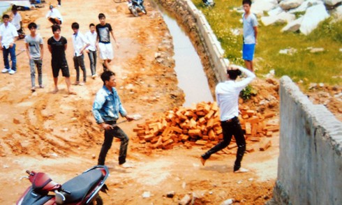 Bày trò vu vạ, cướp tiền của công nhân - ảnh 1