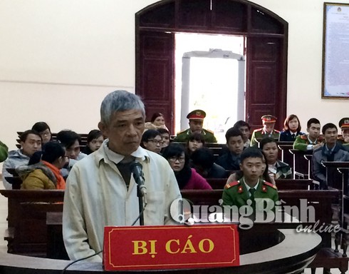 Ở nhà một mình, bé gái thiểu năng tâm thần bị hãm hại - ảnh 1