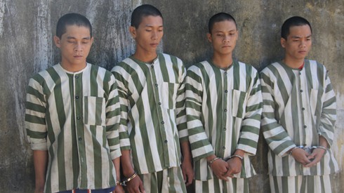 Bốn 'ma men' hung hăng tấn công CSGT - ảnh 1