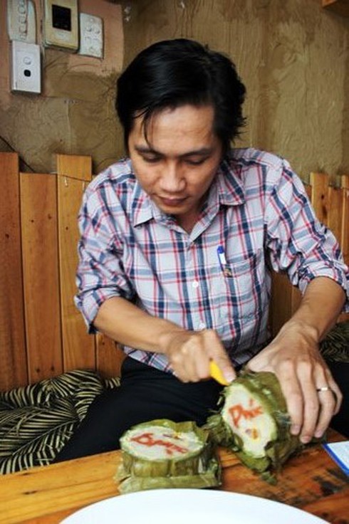 Bánh tét có chữ, giá nửa triệu đồng/cặp cháy hàng dù chưa Tết - ảnh 3