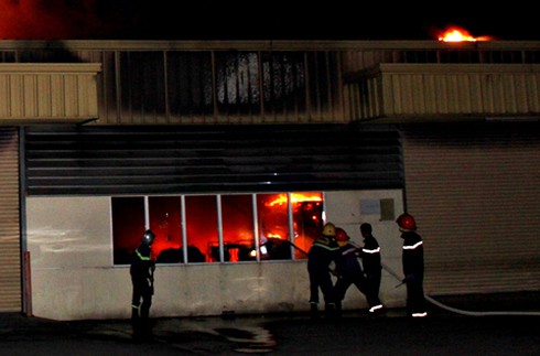 Hàng loạt xe điện của sân golf Đà Nẵng bị thiêu rụi - ảnh 1