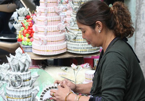 Gấp 20 lần giá trị thực, cây tiền tài từ tiền thật vẫn cháy hàng - ảnh 1