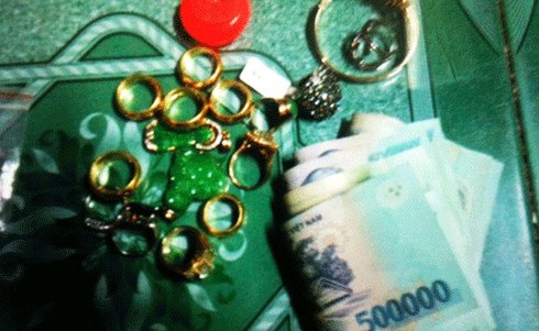 Túi vàng định mệnh - ảnh 1