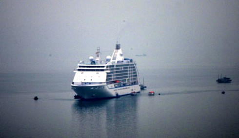 Tàu biển quốc tế 6 sao đến tham quan vịnh Hạ Long - ảnh 1