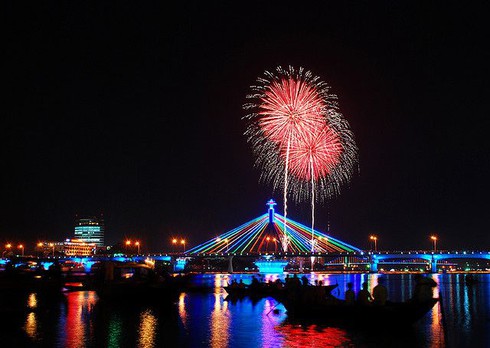 Các điểm bắn pháo hoa Giao thừa Tết Ất Mùi 2015 ở TP.Hồ Chí Minh - ảnh 1