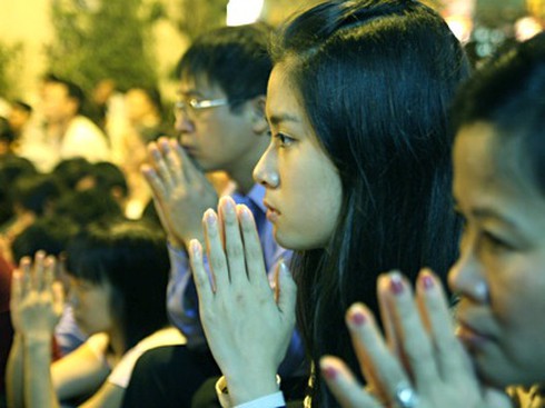 Sắm lễ và hành lễ khi đi chùa thế nào cho đúng - ảnh 1