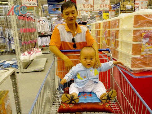 Nam giới nói gì khi được nghỉ thai sản cùng vợ? - ảnh 1