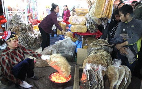 Chợ phiên trong lòng phố - ảnh 1