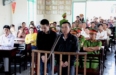 Kẻ giết người vì cuồng ghen lãnh án 20 năm tù - ảnh 1
