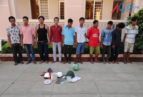 Trà Vinh: Bắt khẩn cấp 10 nghi can giết người vì bị… ném dép vào mặt - ảnh 1
