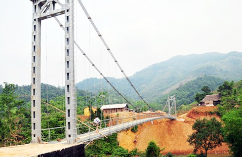 Hoàn thành xây dựng cầu treo Tằng Pậu (Văn Bàn) - ảnh 1