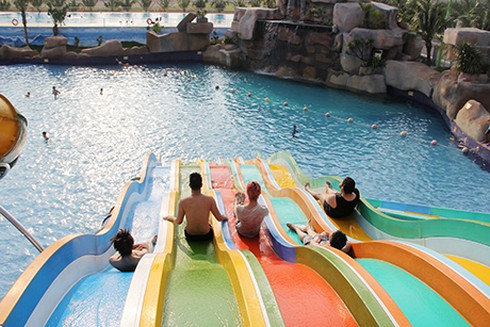 Công viên nước đầu tiên ở Quảng Ninh đi vào hoạt động - ảnh 2