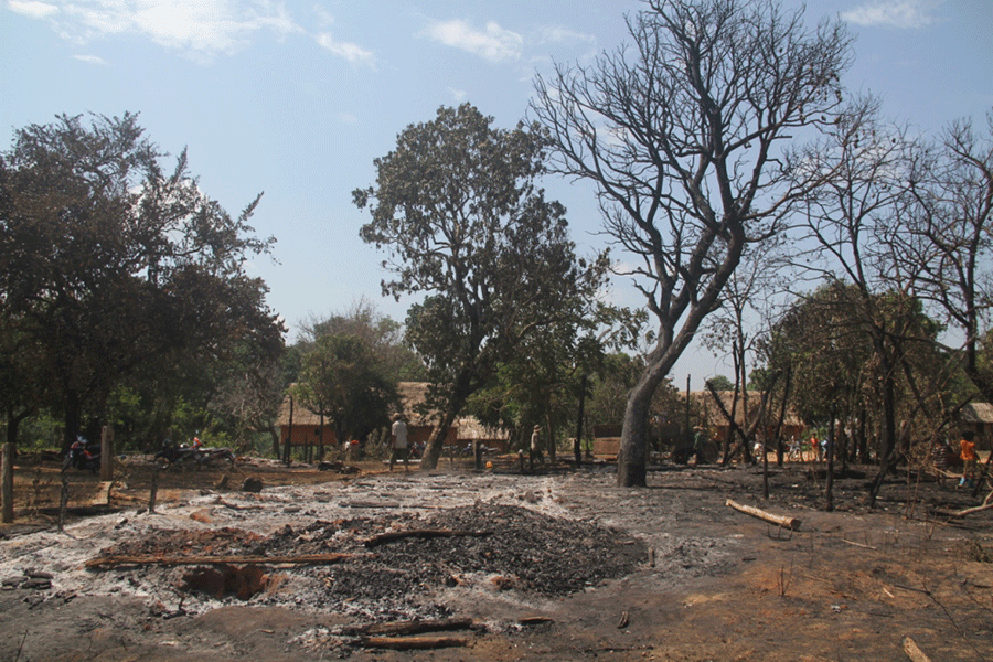 Sét đánh thiêu rụi làng Kon Sơ Lăl cũ - ảnh 1