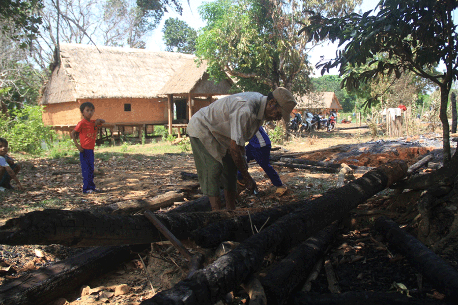 Sét đánh thiêu rụi làng Kon Sơ Lăl cũ - ảnh 9