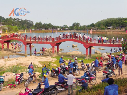 An Giang: Xe Honda đầu “đại náo” trên núi Cấm - ảnh 1