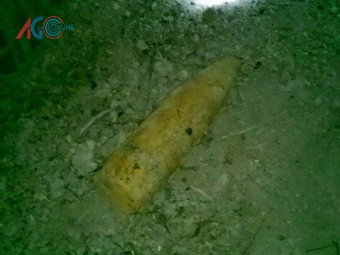 Đồng Tháp: Đi ruộng, phát hiện quả pháo dưới đường nước - ảnh 1
