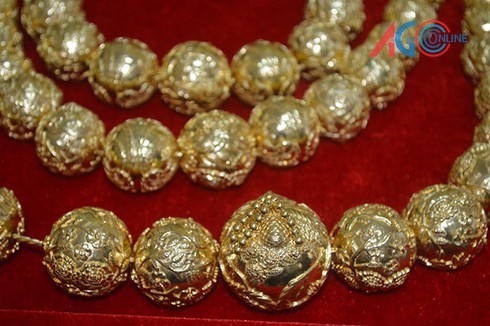 Cận cảnh “báu vật” 162 lượng vàng của Chúa xứ Thánh mẫu - ảnh 2