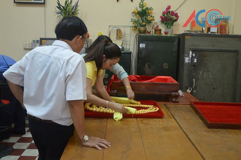 Cận cảnh “báu vật” 162 lượng vàng của Chúa xứ Thánh mẫu - ảnh 3