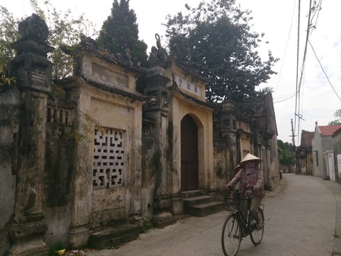 Lạnh lẽo làng biệt thự giữa lòng Hà Nội - ảnh 1