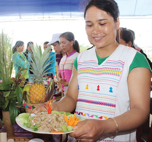 Hấp dẫn món “ruốc gà” của người M’nông, Mạ - ảnh 1