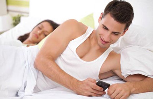 Sex có thể thiếu, điện thoại thì không! - ảnh 1