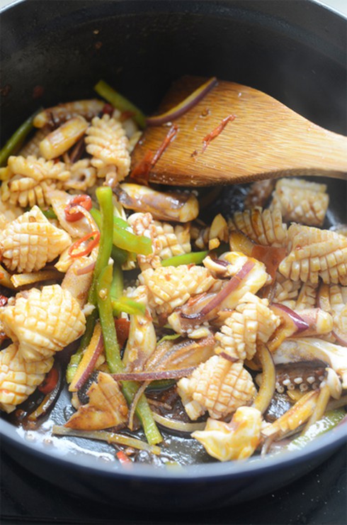 Mực xào rau củ cay kiểu mới vừa ngon vừa đẹp mắt - ảnh 7