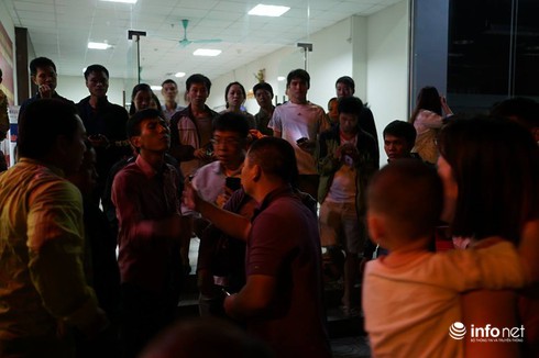 Xuất hiện đối tượng lạ mặt tại VP5 thu máy quay của phóng viên TTXVN - ảnh 1