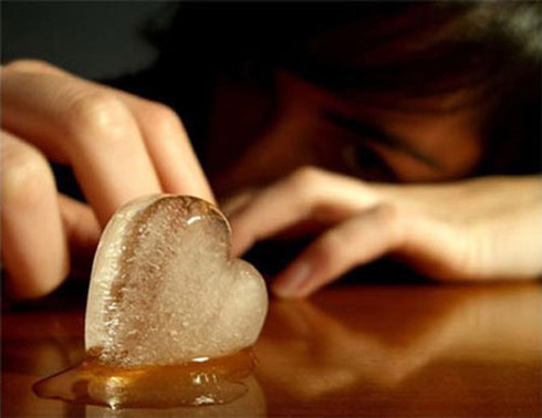 Tranh thủ vợ đi vắng, chồng gom sạch tài sản dâng người tình - ảnh 1