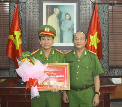 Vị khách mua cà-phê bằng tờ 500 ngàn đồng - ảnh 1