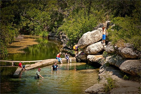 Mạo hiểm nhảy xuống giếng tử thần - ảnh 9
