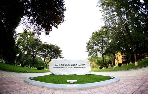 Khung cảnh lãng mạn ở Đại học Bách khoa Hà Nội - ảnh 8