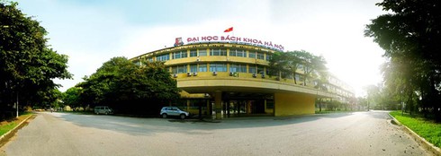 Khung cảnh lãng mạn ở Đại học Bách khoa Hà Nội - ảnh 1