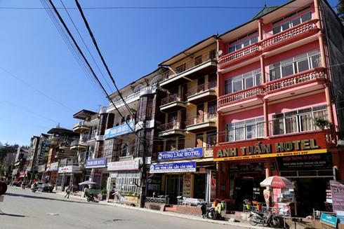 Sa Pa “lên cơn sốt” xây nhà nghỉ, khách sạn - ảnh 1