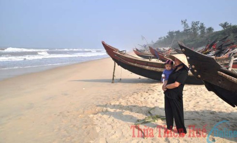 “Vọng phu” xóm chài - ảnh 1