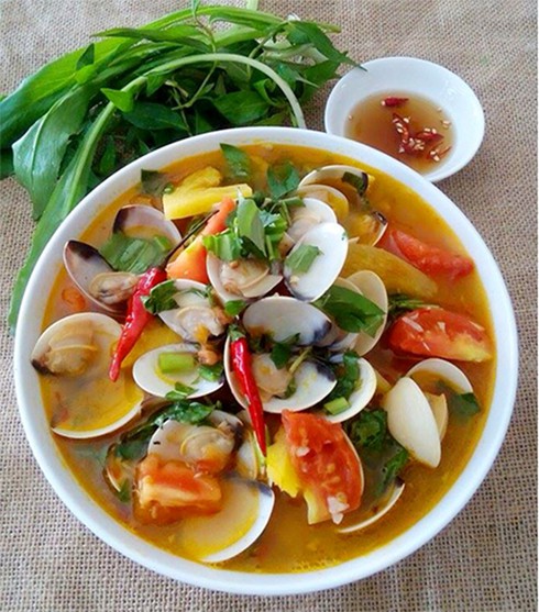 Canh nghêu nấu chua cay