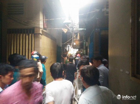 Cháy lan nhiều căn nhà ở trung tâm Sài Gòn, hàng trăm người hoảng loạn tháo chạy - ảnh 1