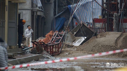 Hà Nội: Gãy tháp cẩu ở công trường 52 Lĩnh Nam ít nhất 1 người tử vong - ảnh 1