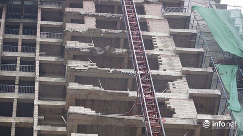 Hiện trường vụ sập tháp cẩu ở 52 Lĩnh Nam làm 2 người chết - ảnh 14