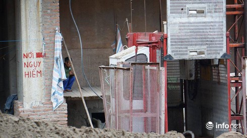 Hiện trường vụ sập tháp cẩu ở 52 Lĩnh Nam làm 2 người chết - ảnh 15