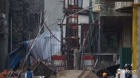 Hiện trường vụ sập tháp cẩu ở 52 Lĩnh Nam làm 2 người chết - ảnh 7