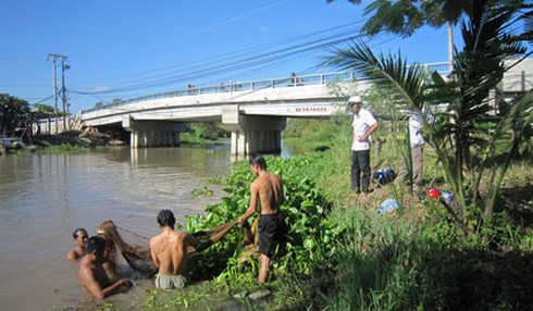 Một nữ sinh tự tử - ảnh 1