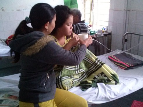 Đốt than sưởi ấm, con chết, cha mẹ hôn mê - ảnh 1