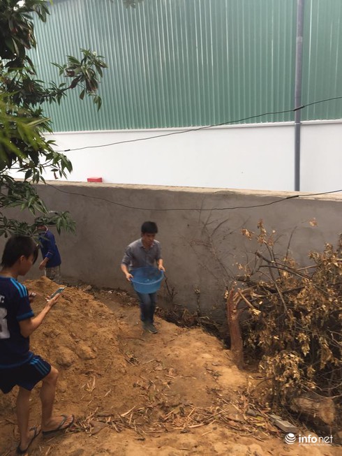 Cháy lớn ở đại lộ Bình Dương, lan nhanh, người dân hò nhau bê nước dập lửa - ảnh 11