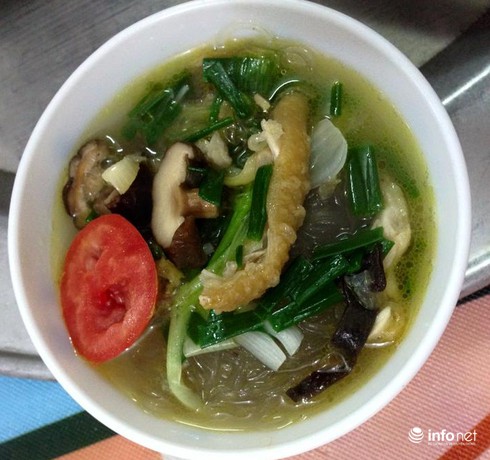 Cách nấu miến gà nấm hương thơm ngon ngày Tết - ảnh 1